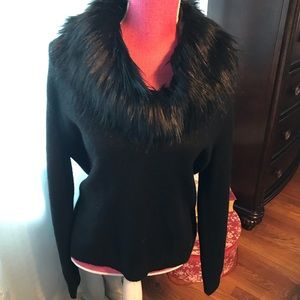 Michael Kors Black V-Neck Sweater With detachable Faux Fur collar Size L NWOT